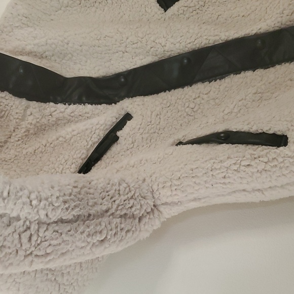 Blank NYC Sherpa Moto Jacket Size XS Faux Leather Details High Neck Pockets - Picture 6 of 16